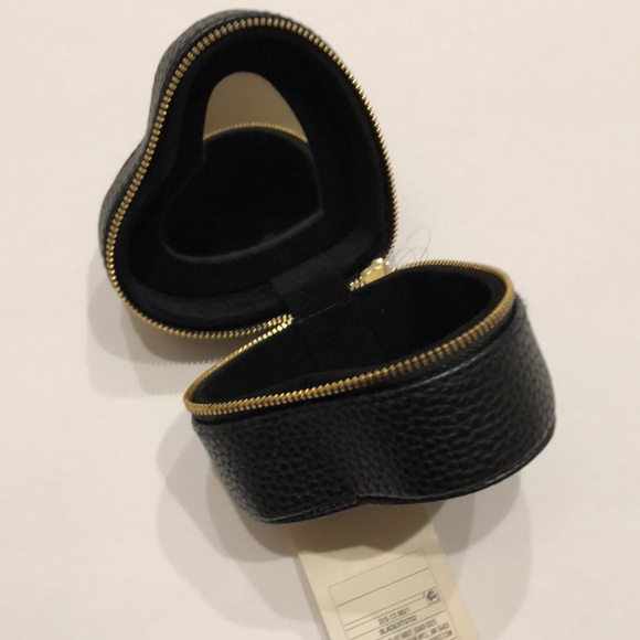 ✨New✨ Heart Jewelry Box - Picture 3 of 4